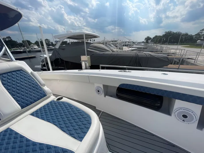 Alchemist Yacht Photos Pics Front Runner 36 Alchemist- Bow Seating