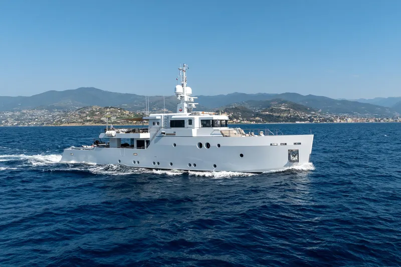 Preference 19 Yacht Photos Pics Luxury Tansu Custom yacht cruising on blue ocean, 2011 model.