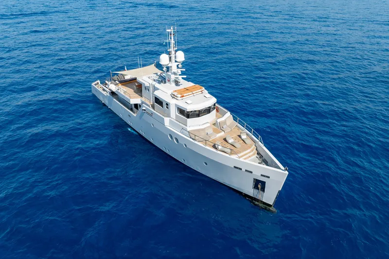 Preference 19 Yacht Photos Pics Luxury Tansu Custom yacht from 2011 cruising on open blue sea.