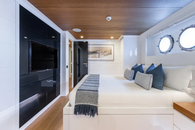 Preference 19 Yacht Photos Pics Luxurious Tansu Custom yacht bedroom, 2011 model, with modern decor and porthole windows.