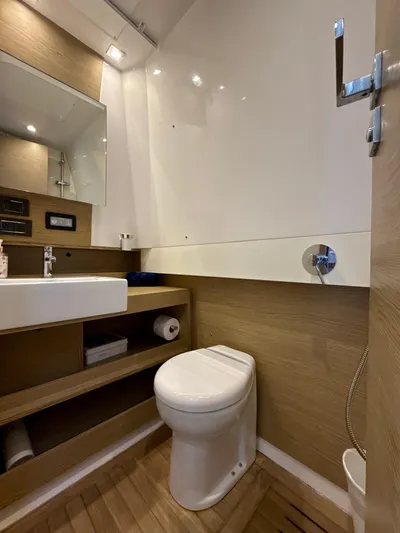 Le Kiki Yacht Photos Pics 2019 Azimut 40 Verve yacht bathroom with modern fixtures and wooden accents.