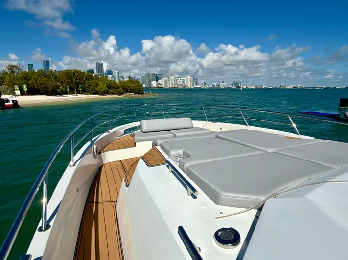 Le Kiki Yacht Photos Pics Azimut 40 Verve 2019 yacht cruising near a city skyline and beach.
