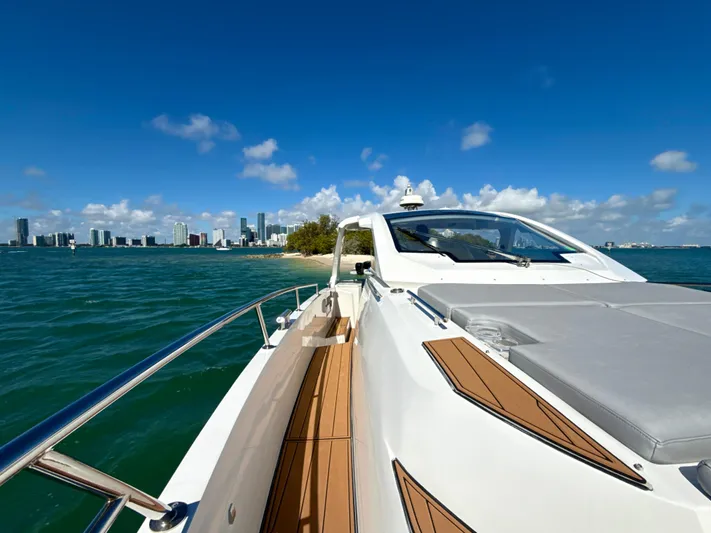 Le Kiki Yacht Photos Pics Azimut 40 Verve 2019 yacht cruising near a city skyline under a clear blue sky.