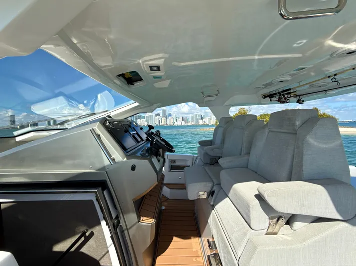 Le Kiki Yacht Photos Pics Interior of 2019 Azimut 40 Verve yacht with plush seating and city skyline view.