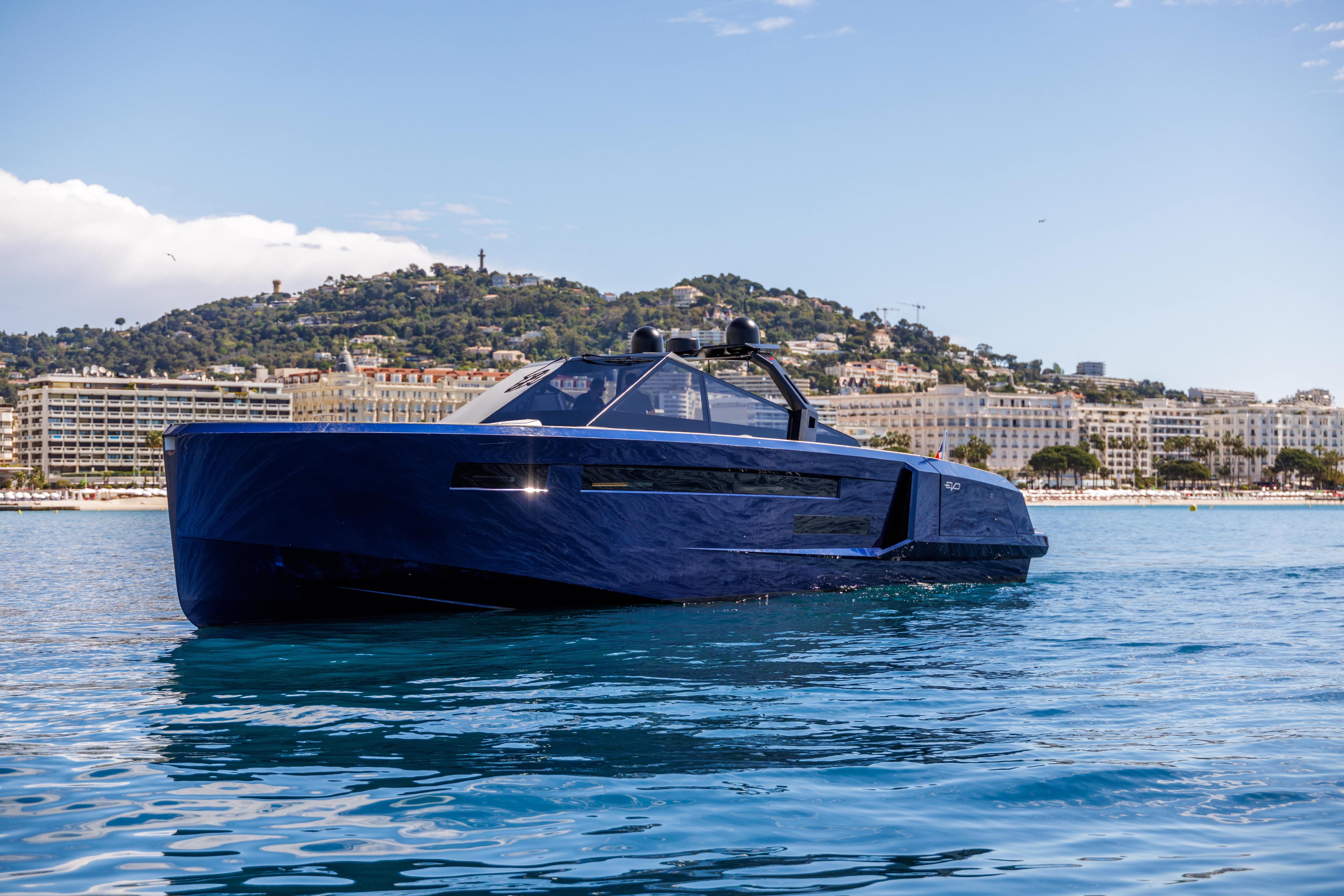 Evo Yachts R6