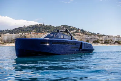 Evo Yachts R6