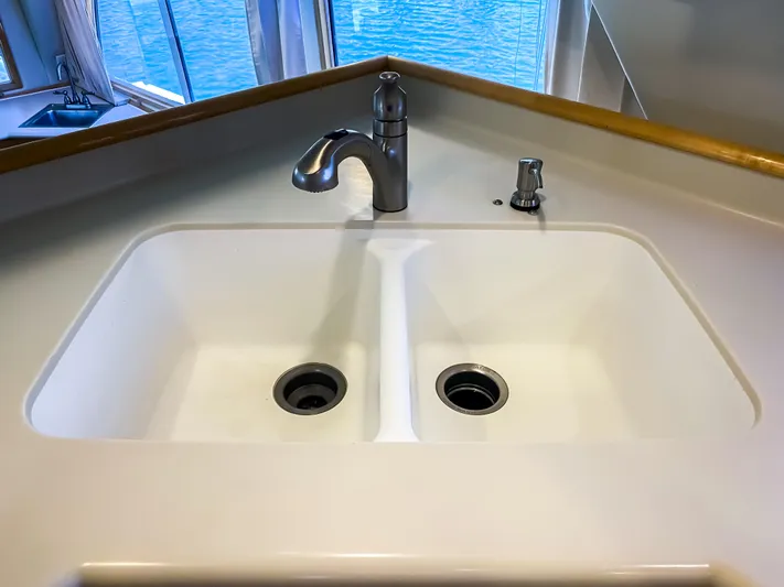 Boom Yacht Photos Pics Double sink with modern faucet on Navigator 5800 yacht, 1999 model, overlooking water.