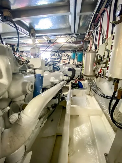 Boom Yacht Photos Pics 