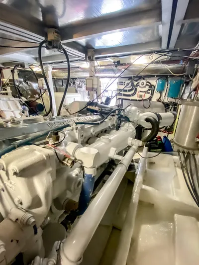 Boom Yacht Photos Pics 