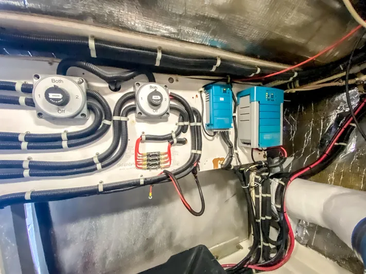 Boom Yacht Photos Pics 