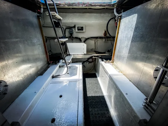 Boom Yacht Photos Pics 