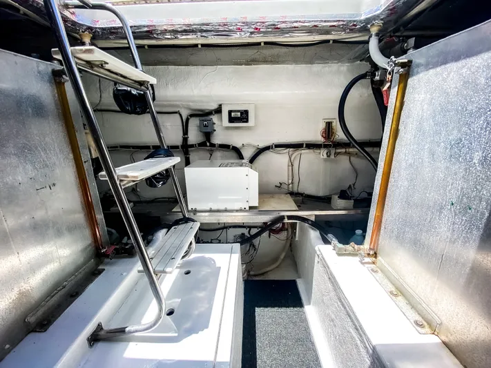 Boom Yacht Photos Pics 