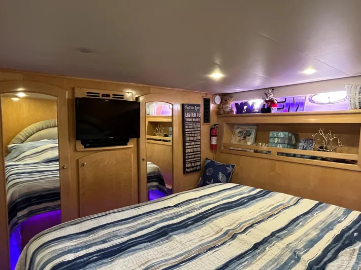 Boom Yacht Photos Pics 