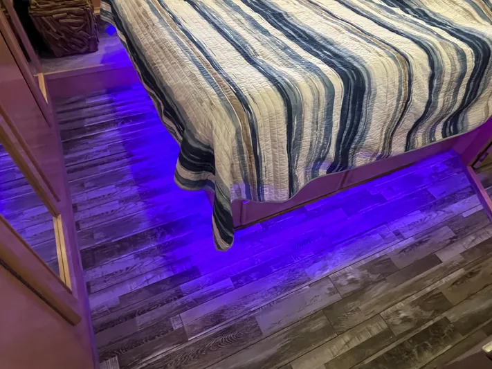 Boom Yacht Photos Pics 