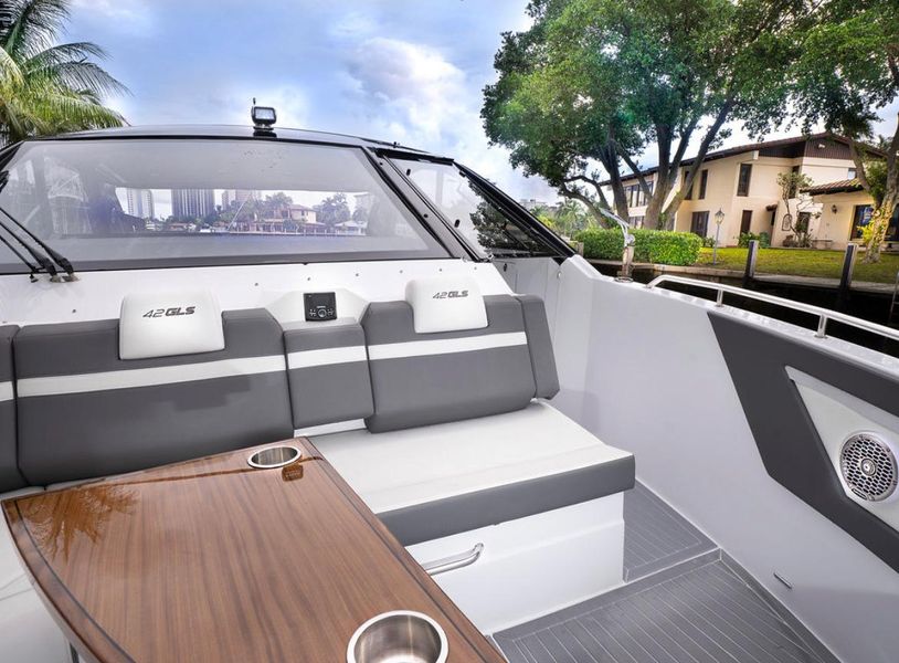 2022 Cruisers Yachts 42 GLS