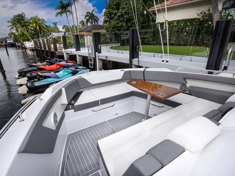 2022 Cruisers Yachts 42 GLS