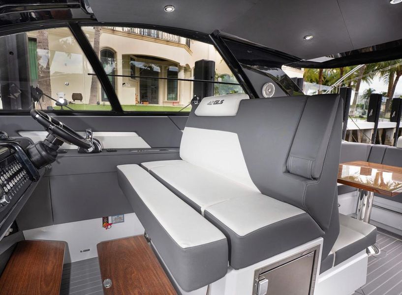2022 Cruisers Yachts 42 GLS