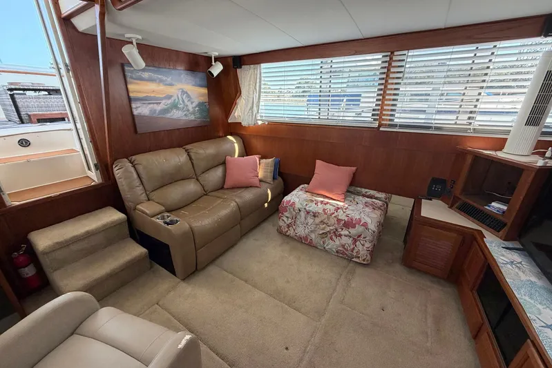 Frayed Knot Yacht Photos Pics Interior of 1987 Viking 44 Motor Yacht with cozy seating and nautical decor.
