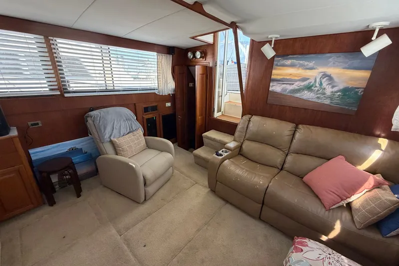 Frayed Knot Yacht Photos Pics Interior of 1987 Viking 44 Motor Yacht with comfortable seating and nautical decor.