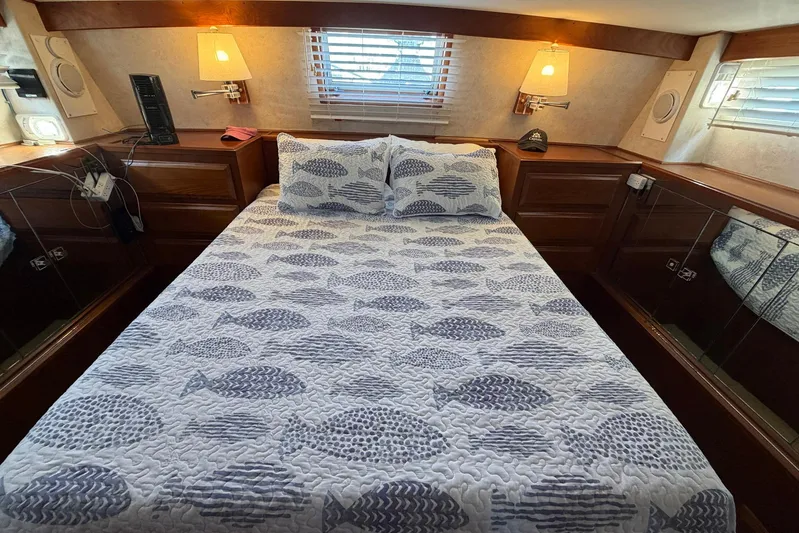 Frayed Knot Yacht Photos Pics Cozy bedroom in 1987 Viking 44 Motor Yacht with fish-patterned bedding.