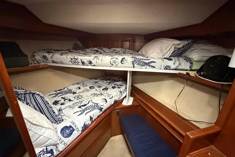 Frayed Knot Yacht Photos Pics 1987 Viking 44 Motor Yacht cabin with bunk beds and nautical-themed bedding.