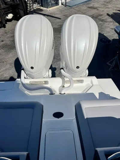  Yacht Photos Pics 2025 Cobalt R8 Ob - Image 4