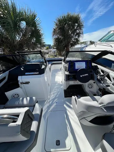  Yacht Photos Pics 2025 Cobalt R8 Ob - Image 8