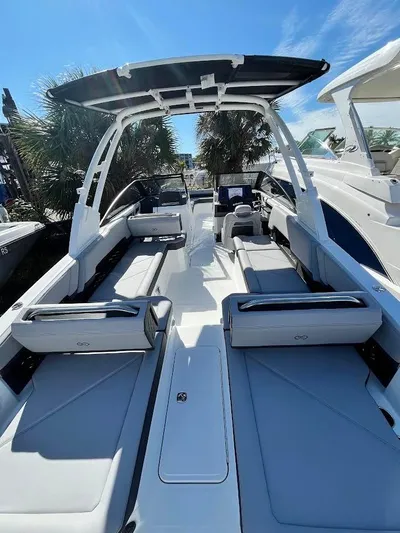  Yacht Photos Pics 2025 Cobalt R8 Ob - Image 5