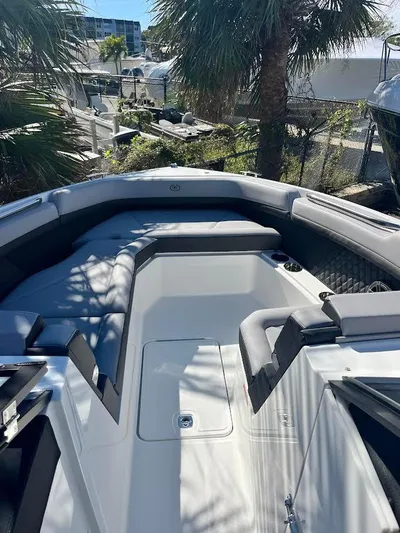  Yacht Photos Pics 2025 Cobalt R8 Ob - Image 12