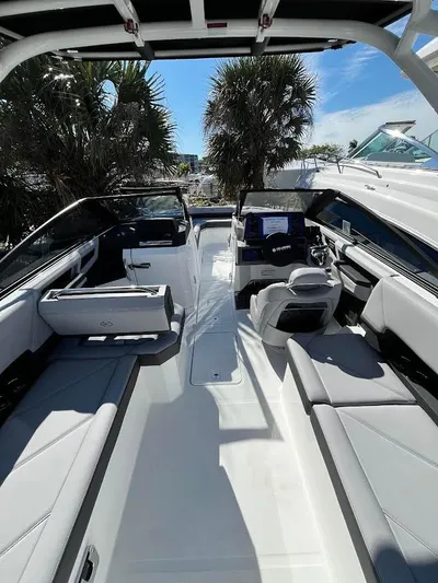  Yacht Photos Pics 2025 Cobalt R8 Ob - Image 6