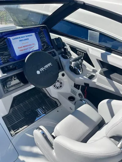  Yacht Photos Pics 2025 Cobalt R8 Ob - Image 9