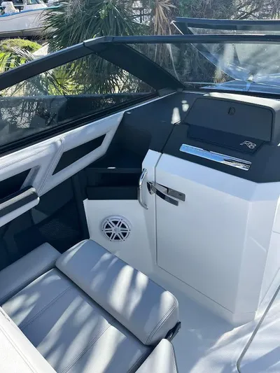  Yacht Photos Pics 2025 Cobalt R8 Ob - Image 10