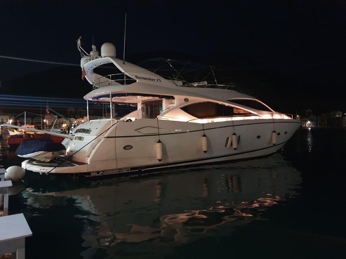 2005 Sunseeker 76 