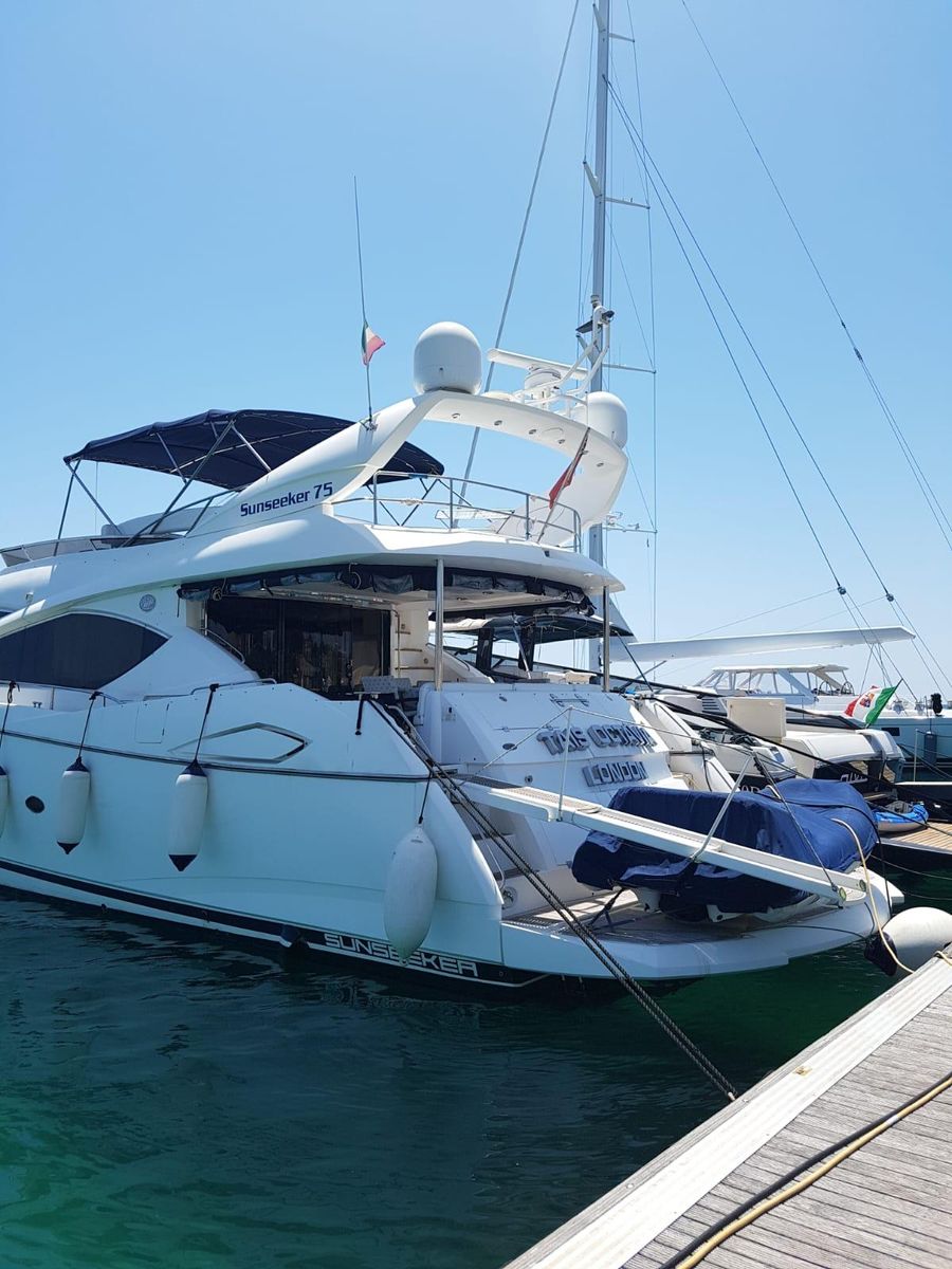 2005 Sunseeker 76 