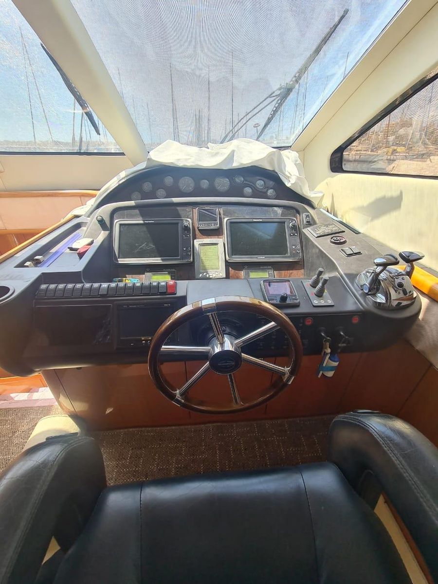 2005 Sunseeker 76 