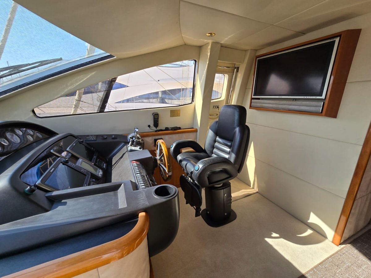 2005 Sunseeker 76 