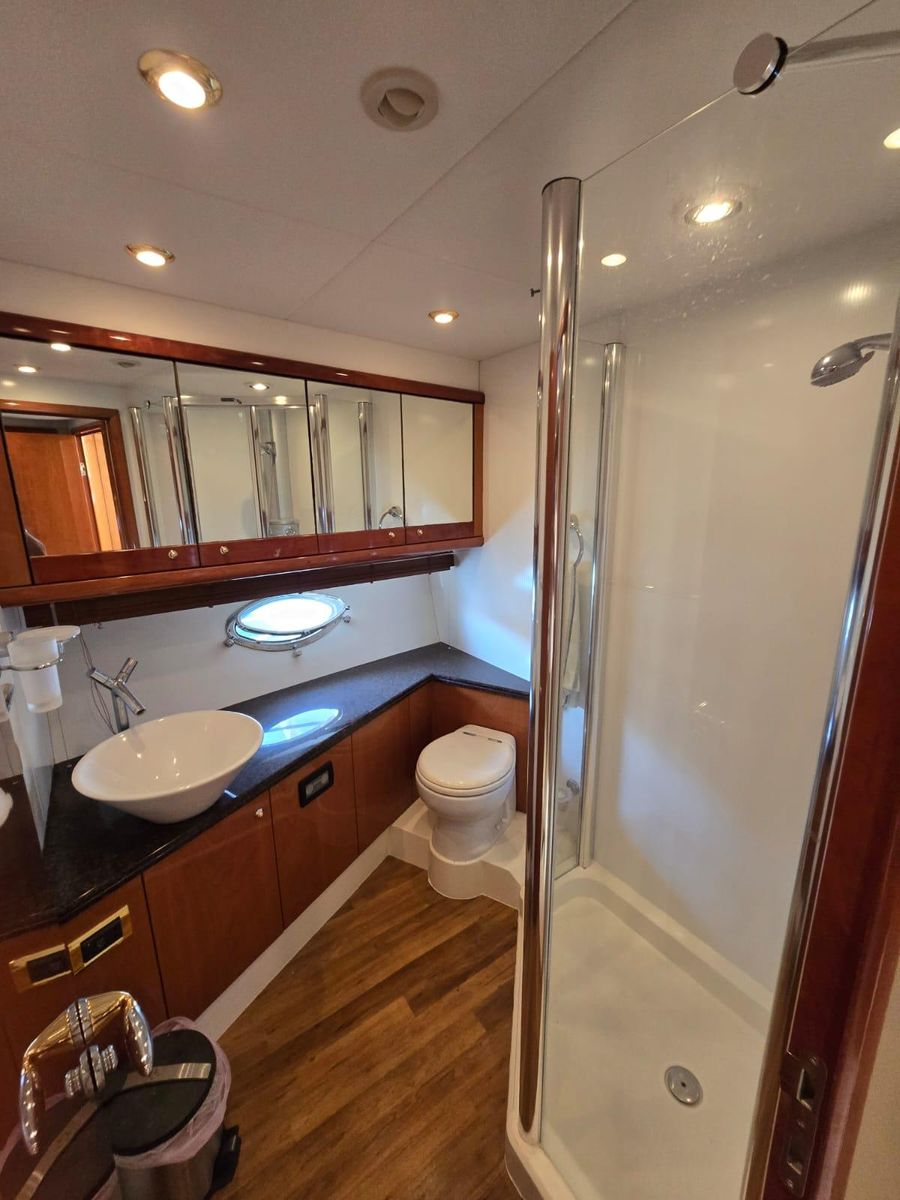 2005 Sunseeker 76 