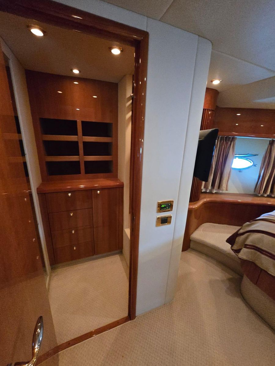 2005 Sunseeker 76 