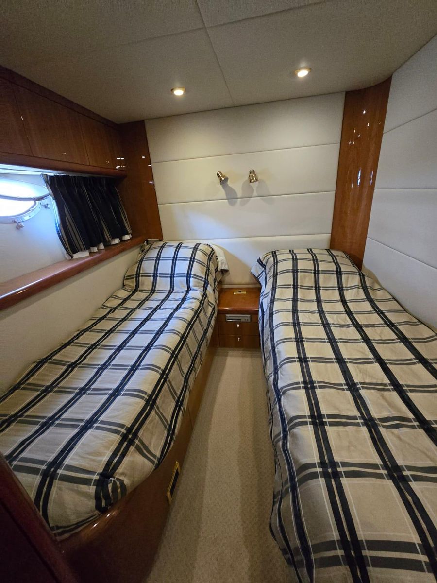 2005 Sunseeker 76 