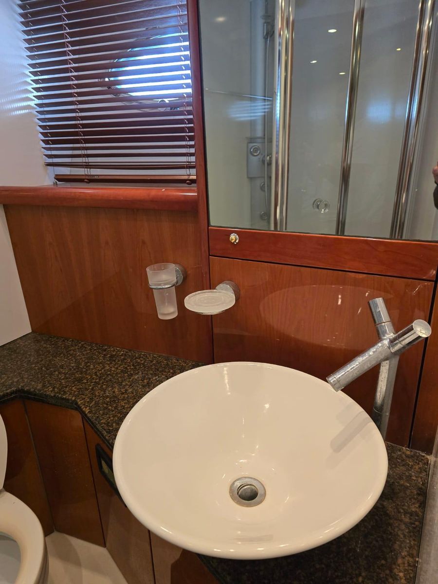 2005 Sunseeker 76 