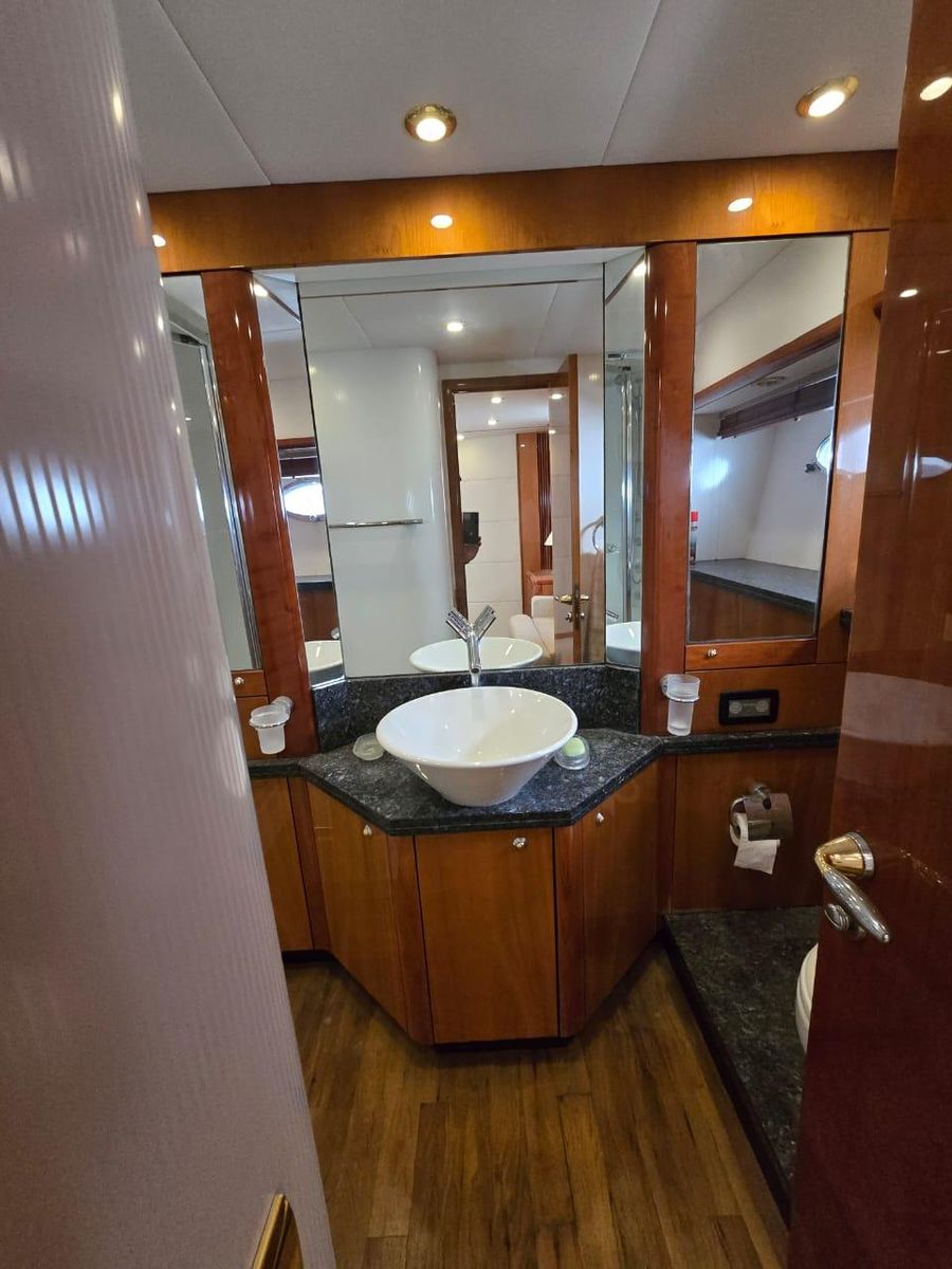 2005 Sunseeker 76 