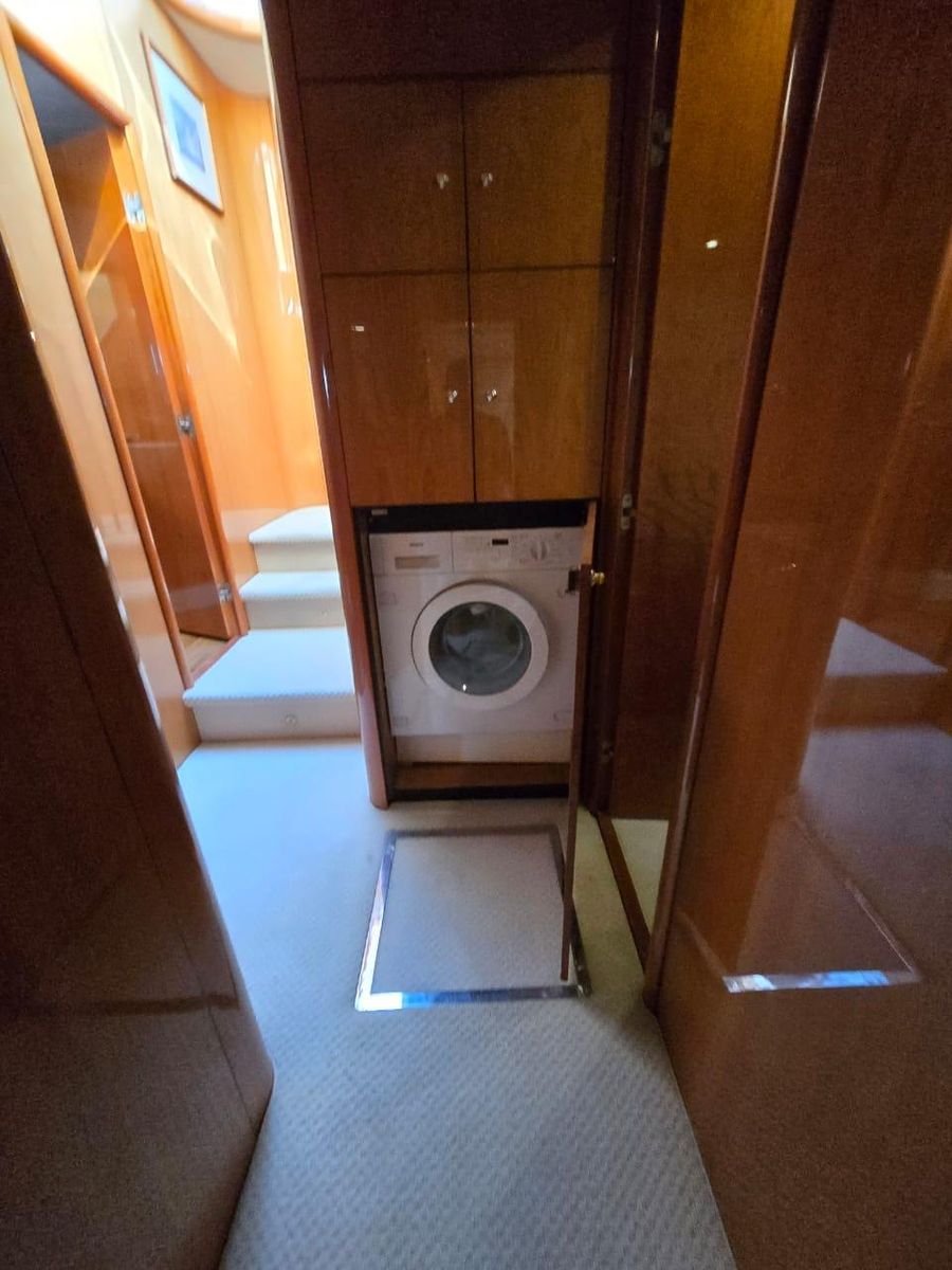 2005 Sunseeker 76 