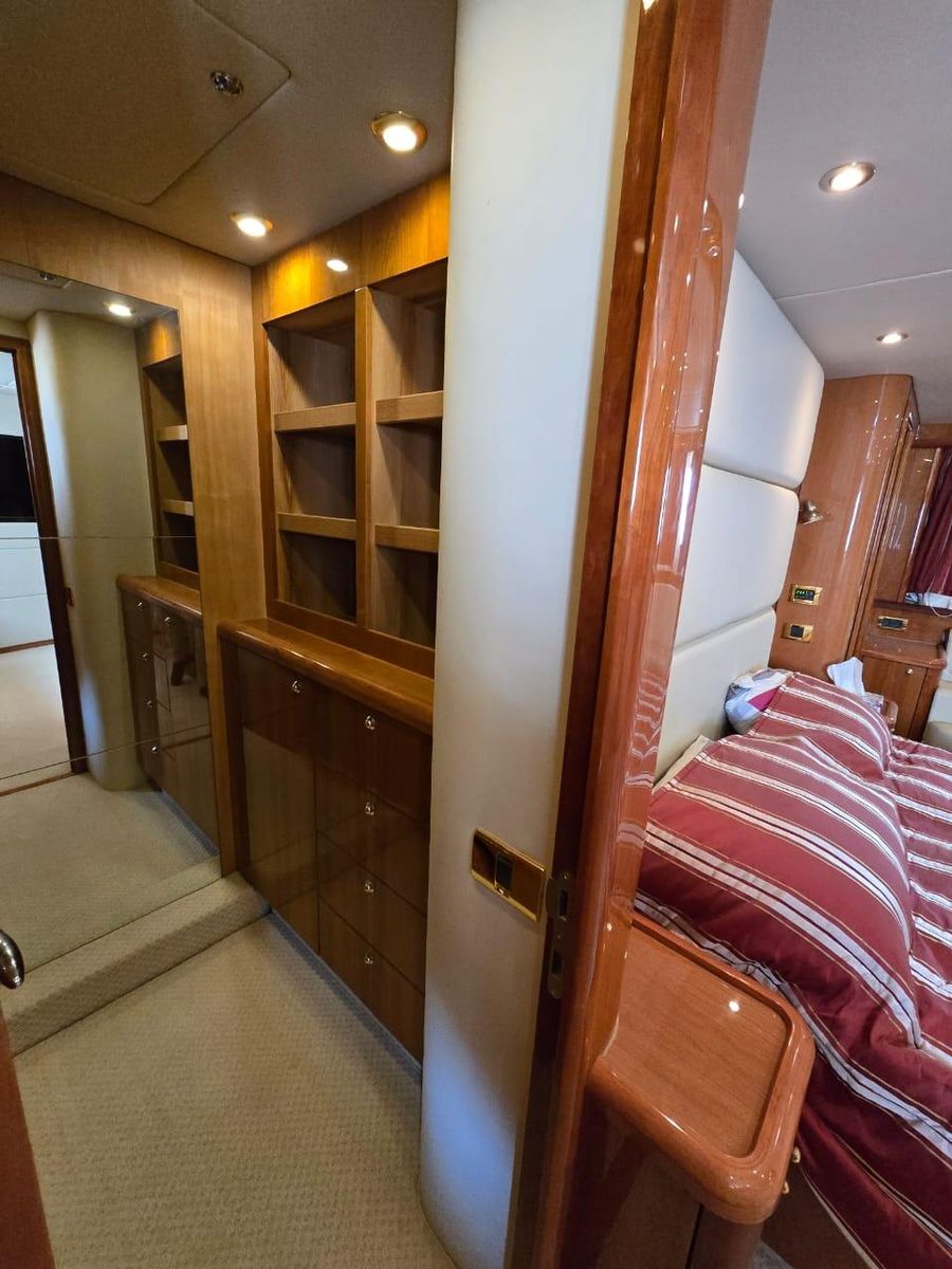 2005 Sunseeker 76 