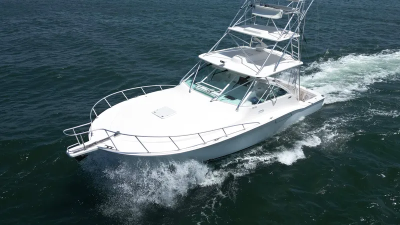 Feeva Yacht Photos Pics 2007 Cabo 40 Hardtop Express yacht cruising on open water.