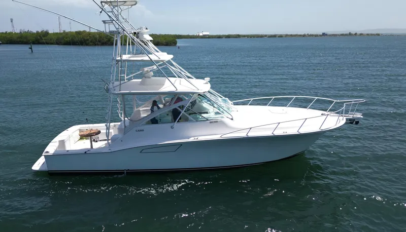 Feeva Yacht Photos Pics 2007 Cabo 40 Hardtop Express boat cruising on open water.