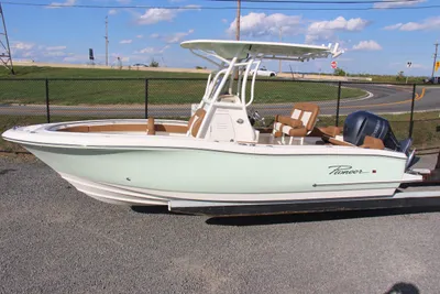 Pioneer 222 Islander