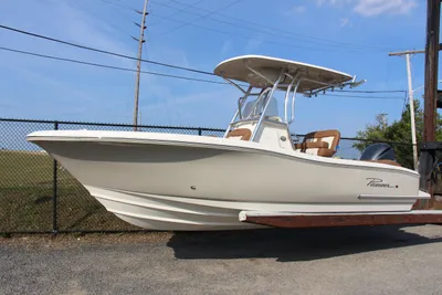 Pioneer 222 Islander
