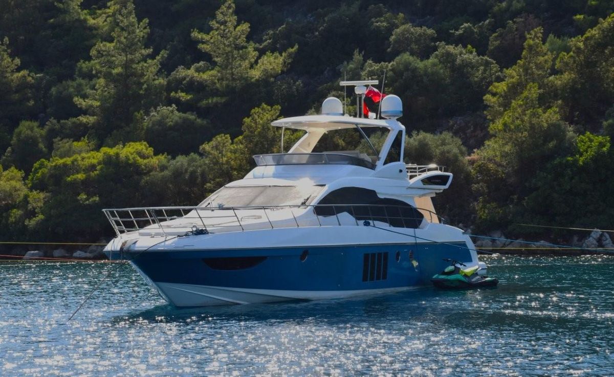 2010 Azimut 62 