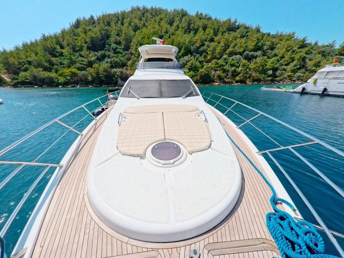 2010 Azimut 62 