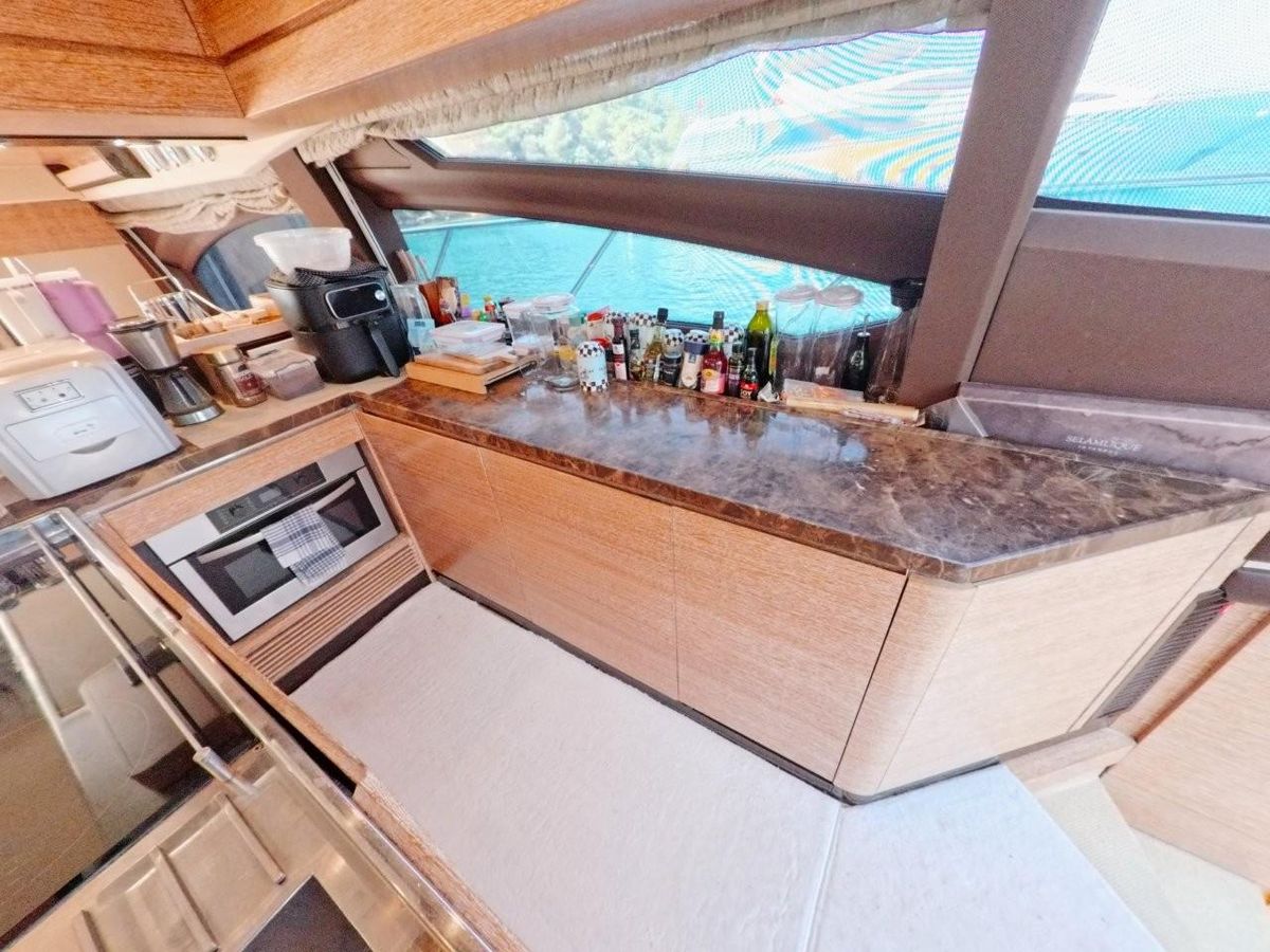2010 Azimut 62 